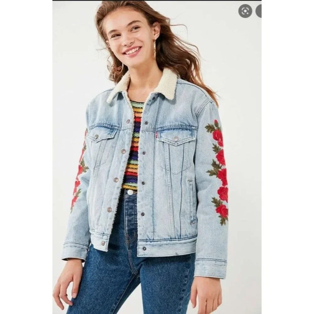 Women's Blue Ex-boyfriend Floral-embroidered Denim Sherpa Trucker Jack… - Picture 3 of 12
